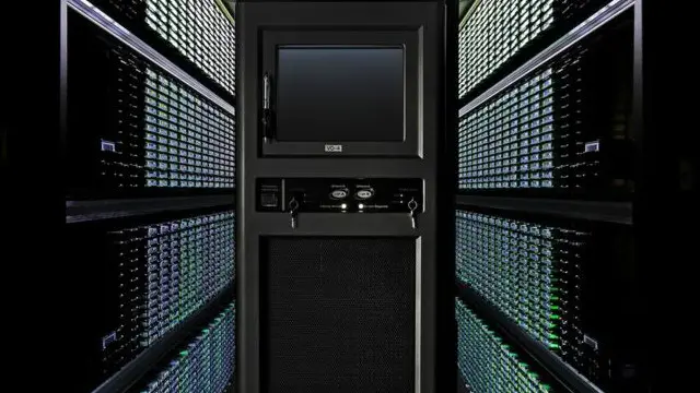 في عام 2015، أثنى فريق حملة غرينبيس على جهود شركة آبل وغوغل وفيسبوك في استخدام الطاقة المتجددة في مراكز البيانات الخاصة بهم.