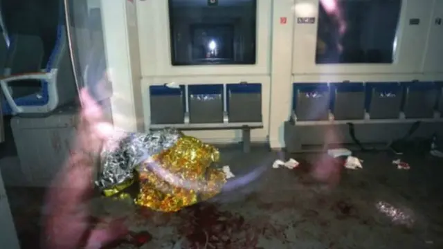 المهاجم هتف الله أكبر ثلاث مرات قبل إصابة خمسة أشخاص بفأس وسكين