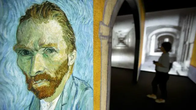 فان غوخ كان يعاني من مرض عقلي وقطع أذنه وأرسلها إلى غابريال برلاتييه وكتب "احتفظي بها بعناية"