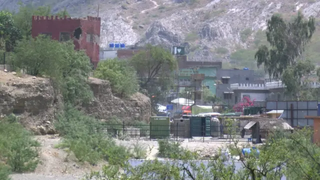 د افغانستان امنیتي ځواکونو او پاکستاني پوځیانو ترمنځ د تورخم پر پوله جګړې هم افغانستان کې د خلکو ترمنځ د پاکستان ضد احساسات راوپارول او ځینو خو پر ټولنیزو رسنیو د پاکستاني تولیداتو نه اخستو کمپاین وکړ.