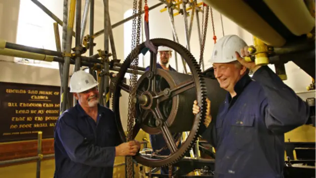 時鐘的凖確性還離不開負責日常維護的工人，這並不亞於發明者的作用（圖片來源：Getty Images）