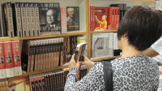 香港书展展出的政治书。