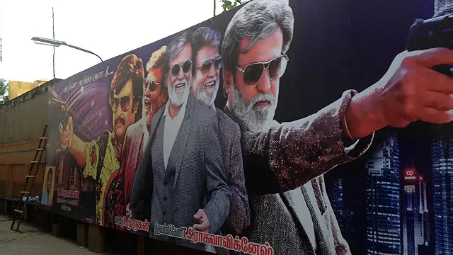 فلم اپنی ریلیز سے قبل ہی مالکانہ حقوق کی مد میں تین کروڑ ڈالر کما چکی تھی