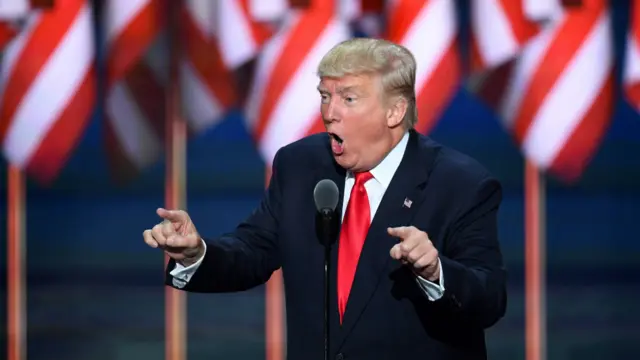 特朗普首次公开将希拉里比作“魔鬼”。