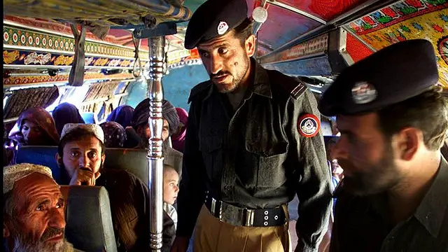 پاکستاني امنیتي چارواکي وايي دوی یوازې هغه کسان نیسي، چې پاکستان کې د اوسېدو قانوني اسناد نه لري