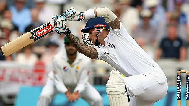 ہیلز کو عامر نے 10 کے سکور پر بولڈ کر دیا