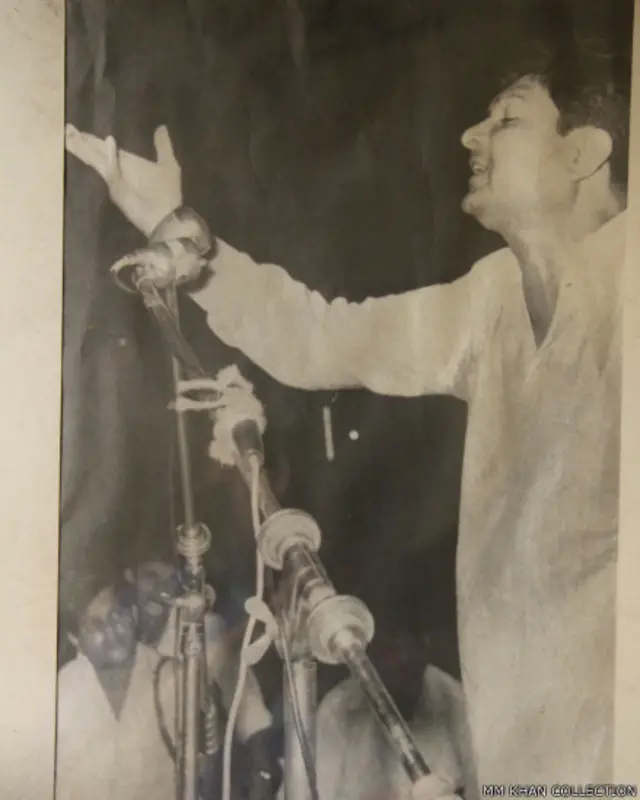 معراج محمد خان خطاب کرتے ہوئے۔ 