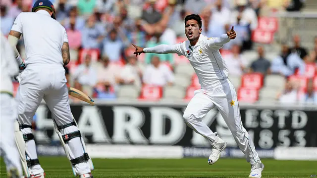 محمد عامر نے ابھی تک دو وکٹیں حاصل کی ہیں