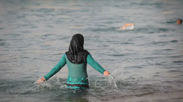 عکس از آب‌تنی در رودخانه دز در سال ۱۳۹۲