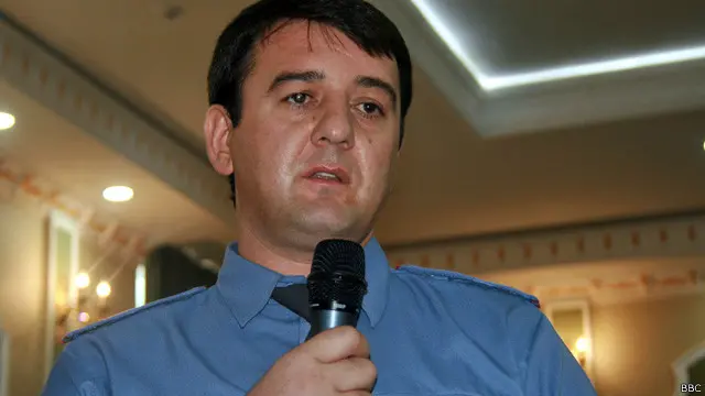 جمشید مشرب زاده، نماینده اینترپل در تاجیکستان می‌گوید‌ هم اکنون ۱۶۶۱ نفر از اتباع تاجیک تحت پیگرد پلیس بین‌الملل قرار دارند که ۱۴۰۰ تن آنها به افراط گرایی و تروریسم متهم می‌شوند