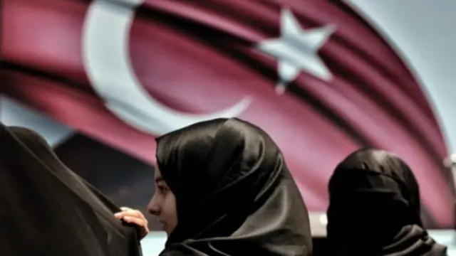 有人说埃尔多安想在土耳其实行政治穆斯林统治