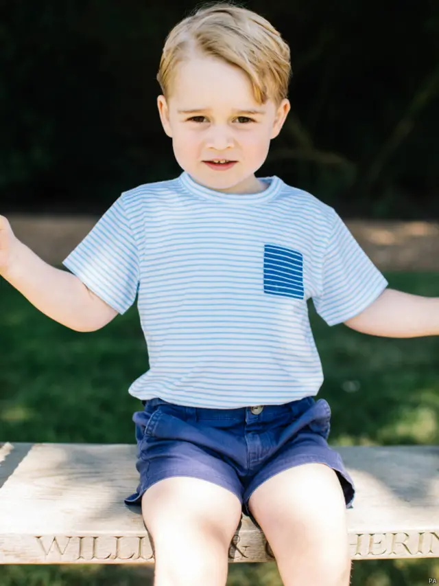 英国剑桥公爵威廉王子夫妇公布4张照片，庆祝乔治小王子3岁生日。