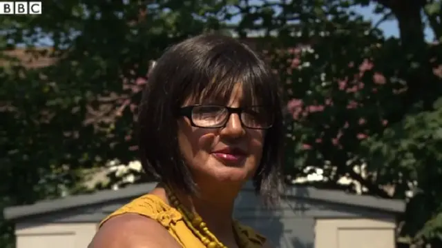 برندا كراوفورد تعرضت لتحرش عنصري في موقف للحافلات في لندن