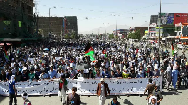 ان کا موقف تھا کہ ترکمانستان سے آنے والے بجلی کی لائن ہزاراہ آبادی والے بامیان اور وردک صوبوں سے ہو کر نہیں گزر رہی۔
