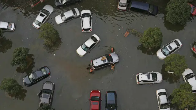 چینی حکام کا کہنا ہے کہ وہ سیلاب زدہ علاقوں کے لیے فنڈز جاری کریں گے