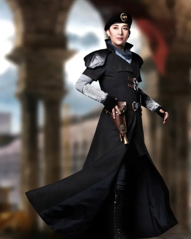 茅威涛一人分饰两角