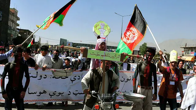 کابل میں ایک صحافی نے بی بی سی کو بتایا کے ہر طرف خون اور انسانی اعضا بکھرے ہوئے ہیں