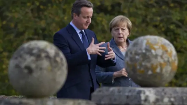 卡梅伦与默克尔在一起