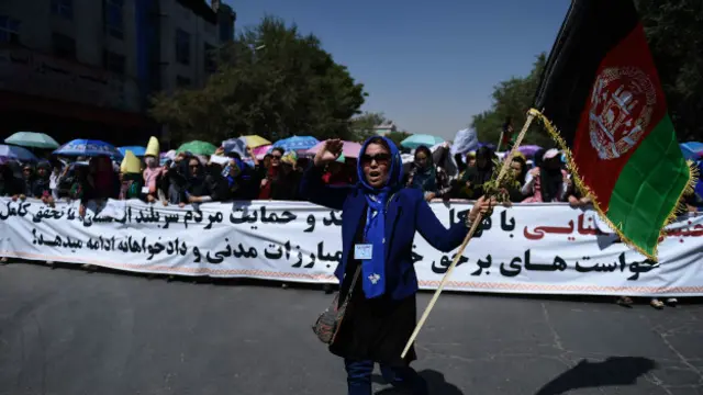 پلازمېنه کابل کې د هزار لږکيو له خوا له ترکمنستانه د برېښنا مزو د لارې بدلو په تړاو لاريون شوی و.