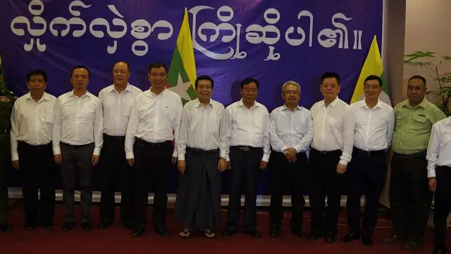 ဒေါက်တာ တင်မျိုးဝင်း ဦးဆောင်တဲ့ ငြိမ်းချမ်းရေး ညီလာခံ အကြို ပြင်ဆင်ရေး ကော်မတီဝင်တွေရဲ့ မိုင်းလား ခရီးစဉ် အတွင်း မိုင်းလားနဲ့ ဝ ခေါင်းဆောင် တွေကို နေပြည် တော် လာဖို့ ဖိတ်ခဲ့