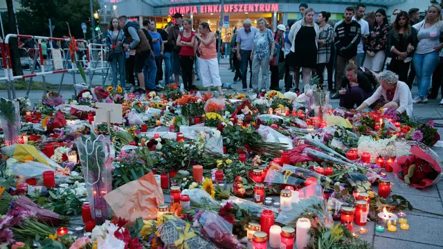 Selain korban tewas, sebanyak 35 orang cedera. Dari jumlah itu, hanya empat orang yang mengalami luka tembak. 