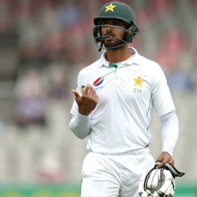 تیسرے روز کھیل کے آغاز میں ہی شان مسعود 39 رنز بنا کر آؤٹ ہوگئے۔ 