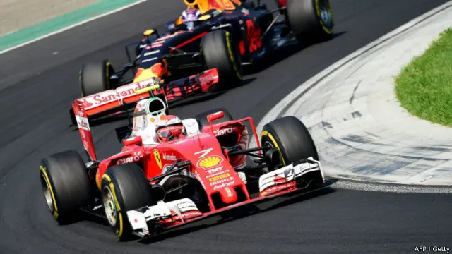 Kimi Raikkonen yang memulai balapan dari peringkat 14 mampu menyodok hingga posisi enam. 