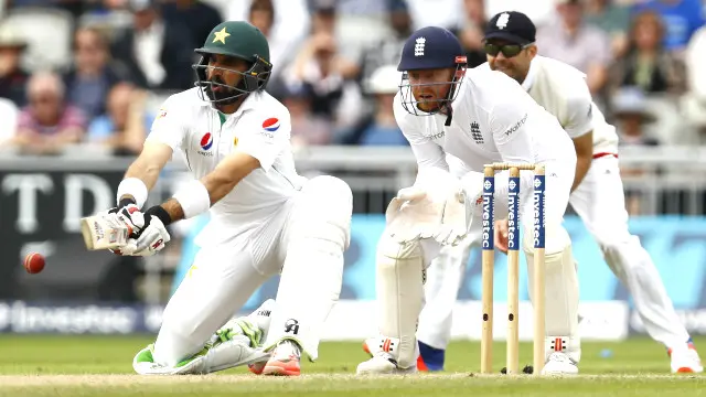 مصباح الحق نے 52 رنز کی اننگز کھیلی