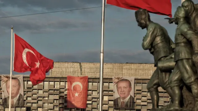 تمثال لأتاتورك