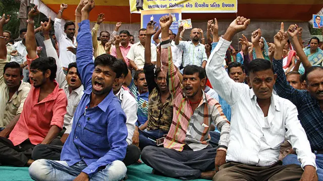 गुजरात में दलितों की पिटाई के बाद हुुए प्रदर्शन