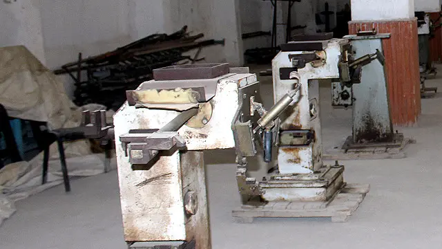 ماشینها کارخانههای تولیدی غیرفعال و زنگ زده است