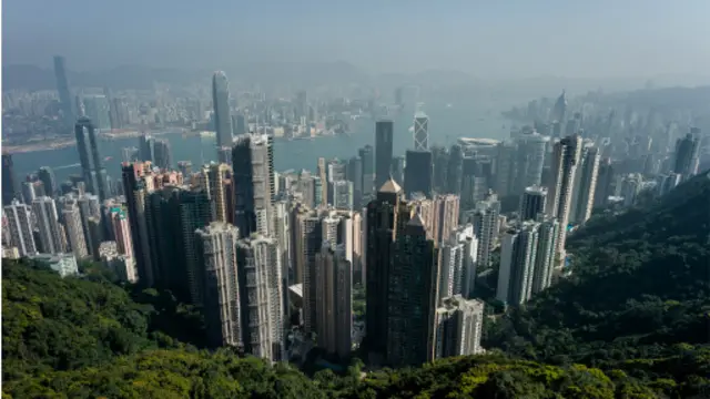 香港的天际线,港岛在南,九龙在北(图片来源:Getty Images)