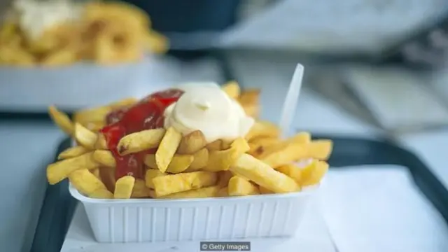 飞行前最好不吃高脂肪的食物。(图片来源: Getty Images)