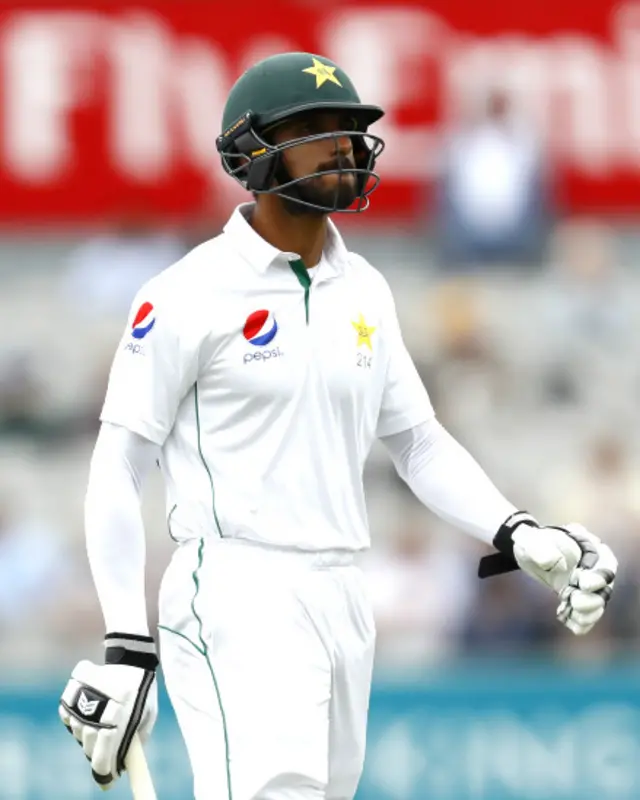 پاکستان کا آغاز ہی برا ہو جب ٹوٹل سات کے سکور پر شان مسعود ایک رن بنانے کے بعد جمی اینڈرسن کی گیند پر آؤٹ ہو گئے