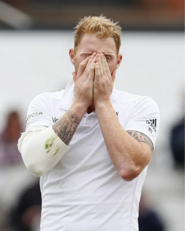 یونس خان کا تین کے انفرادی سکور پر کیچ ڈراپ ہونے پر سٹوکس کا ردعمل