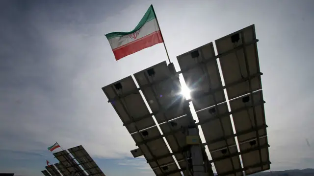 یک نیروگاه خورشیدی در ایران 