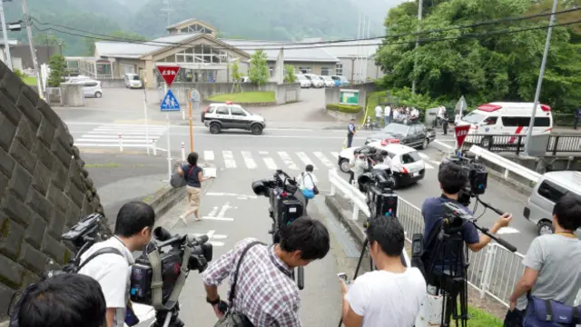 واقعے کے وقت عمارت میں عملے کے آٹھ ارکان موجود تھے جبکہ وہاں کل 149 افراد رہائش پذیر ہیں