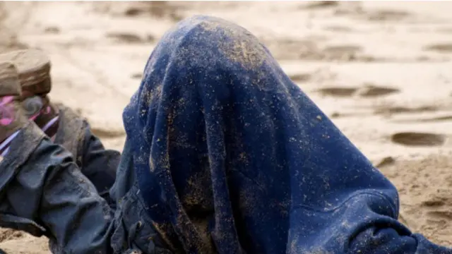 假装一切都好(图片来源：Getty Images)