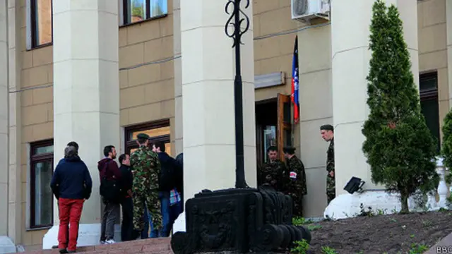 Вхід до Донецького обласного телецентру