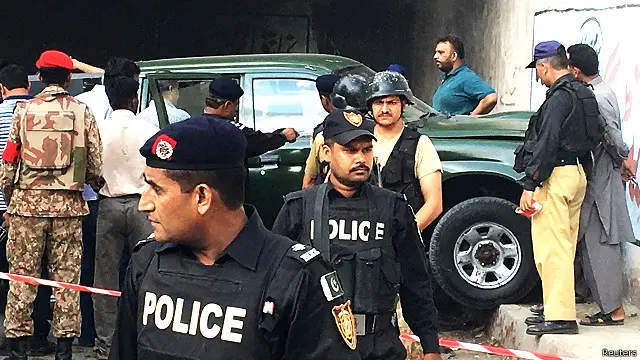 ہلاک ہونے والے اہلکاروں کی شناخت لانس نائیک عبدالرزاق اور سپاہی خادم حسین کے نام سے ہوئی