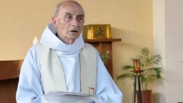 الأب هامل كان شخصية معروفة لدى سكان بلدة "سان إتيان دو روفرى"