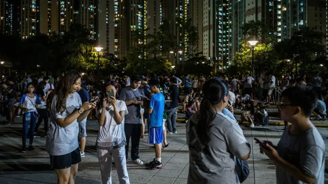 香港元朗天水围居民在公园内集体玩Pokemon Go（26/7/2016）