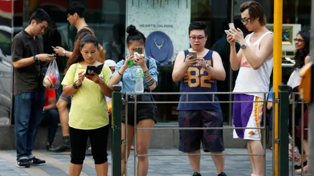 生理上还未长大的一代和心理上仍未长大的一代，魂都被勾去了。