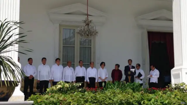 Presiden Jokowi memasukkan sejumlah sosok dari partai-partai yang baru bergabung dengan koalisi pemerintahan.