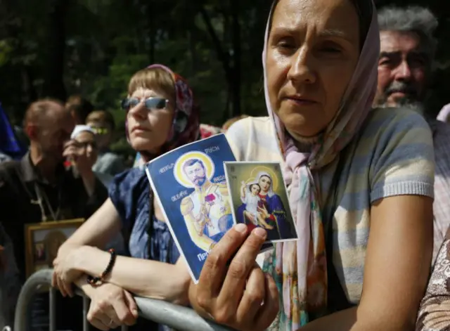 Вірян просили не показувати портрети російського царя