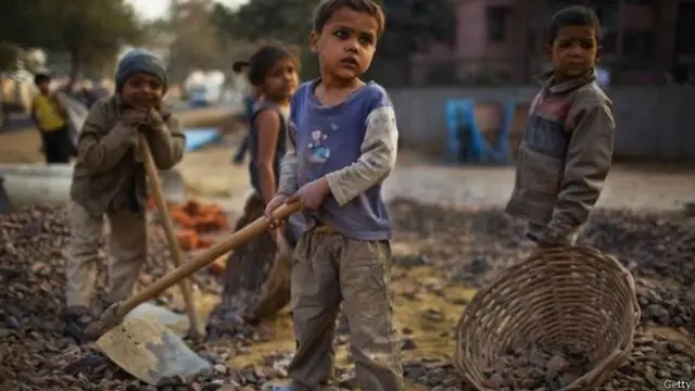 نئے قانون کی ایک شق کے مطابق بچے سکول کے بعد یا چھٹیوں کے دوران اپنے خاندانی کاروباروں میں مدد کر سکتے ہیں