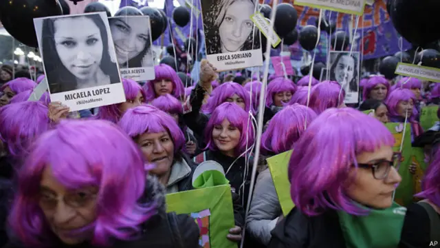 ارجنټاین کې د جنسیتي تاوتریخوالي پر ضد د هڅو له یو کال تېرېدلو وروسته د "ان یو بل کس هم زیات دی" غورځنګ لاریون چې تېره میاشت وشوه.