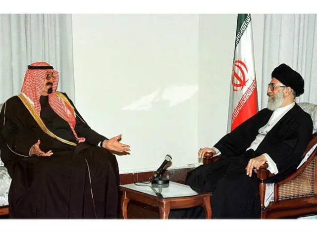 دیدار امیرعبدالله، ولیعهد وقت عربستان و پادشاه بعدی این کشور با آیت‌الله خامنه‌ای، رهبر ایران در تهران