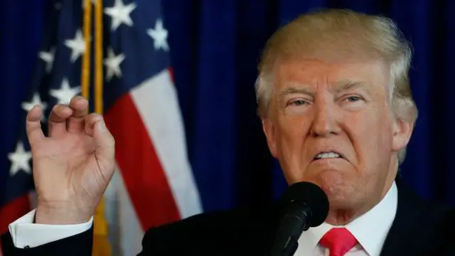 Ông Trump đang chịu nhiều áp lực sau khi chỉ trích cha mẹ của một người lính Mỹ Hồi giáo hy sinh