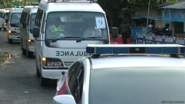 Belasan ambulans tiba di Dermaga Wijayapura untuk diseberangkan ke Pulau Nusakambangan.